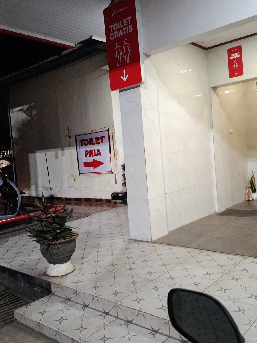 Muixrh's tweet photo. Yang di sini tadi sekitar jam 9 muncul dulue #gaymaros #gaymakassar cuma ingat kontinya gede putih https://t.co/GuUc2F1rTV