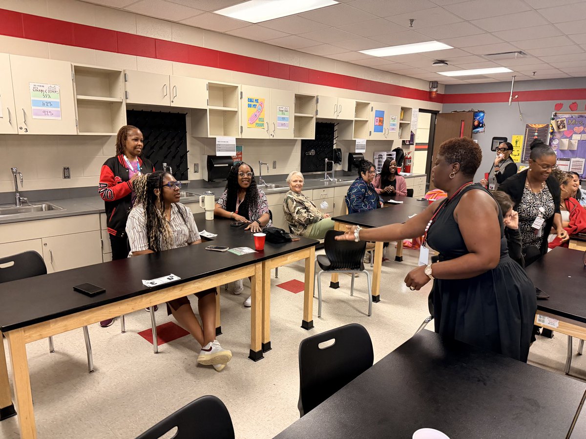 jokeeffeox's tweet photo. 🔥 Learning in action at WMS! Our teachers are ELEVATING their practice during today’s late-start PD on Checking for Understanding—creating stronger CFUs and using real-time feedback to adjust instruction and boost student learning! 🦁📚 @HumbleISD_WMS @HumbleISD https://t.co/GUCIKjemhB