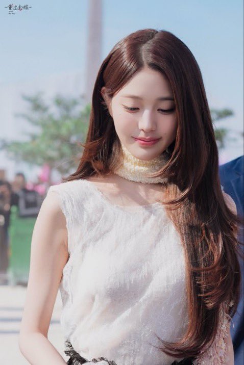 Sanaccx8's tweet photo. 🤍

WONYOUNG IN DIOR
#WonyoungDiorSummer27
#JANGWONYOUNG
#WONYOUNG
#DiorSummer27 @Dior https://t.co/tLY4rAvCxY