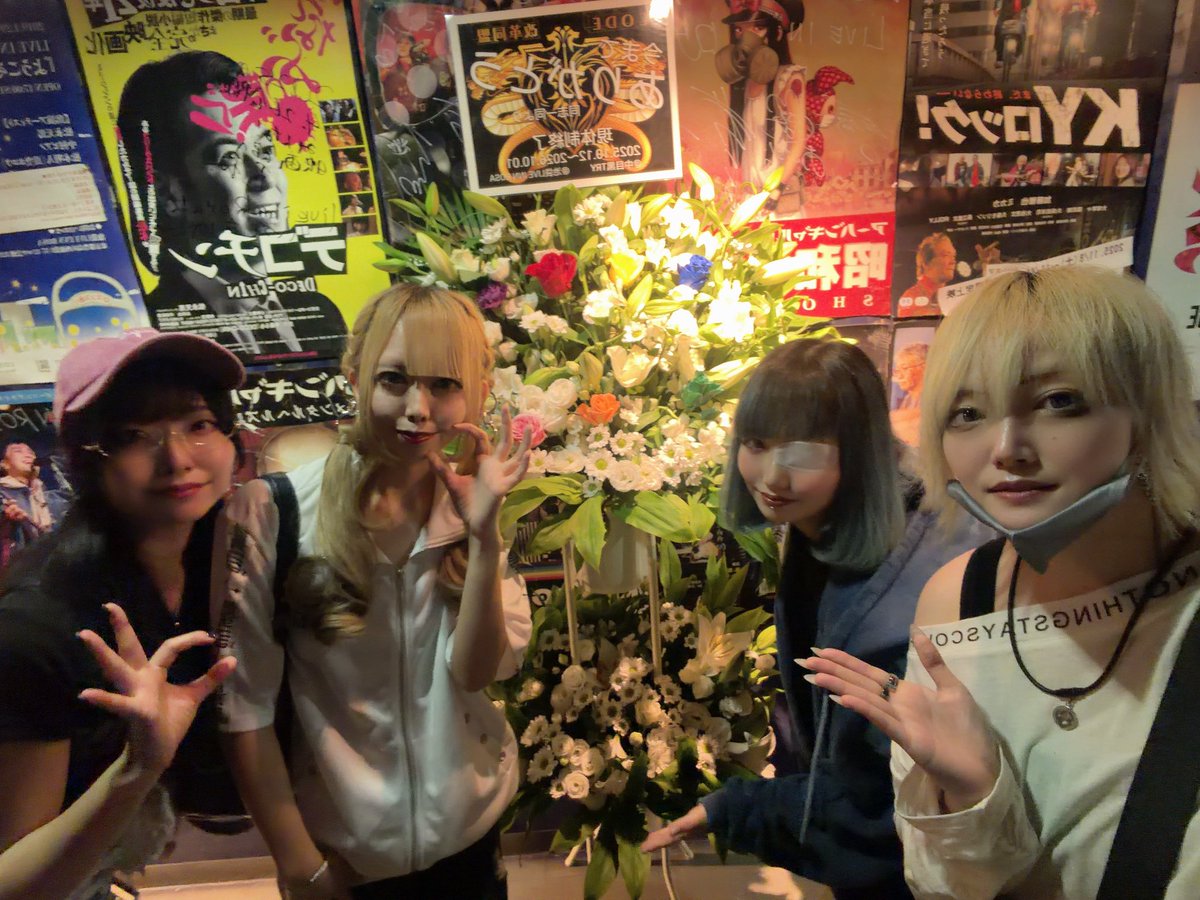 rei_concerto's tweet photo. 『CODE改革同盟現体制終了ライブ』
お招きいただき、お越しくださりありがとうございました！！！

CODEさんとまだ1年ご一緒してないなんて本当にびっくりで、もう3年くらい一緒にやってきた気持ち😭
全員の生誕祭制覇したかった😭😭😭

メンバーさんそれぞれが個性があり、そして多才な方々で現体制が終了してしまうのが悲しいです。もう定期公演にいらっしゃらないなんて😭😭😭
本当に今日のライブは皆さんの想いが詰まってたし、途中でメンバーさん同士の目線や笑顔や震えてる声にめっちゃくちゃ泣けました😢スタートから一緒のメンバーさんとの別れは皆さん悲しいと思いますが、でも多才な方々だからこそこれからの皆さんの道を応援したいです❕❕❕

CODE改革同盟さんと出会えて本当に楽しかったし幸せでした❕❕❕
漆黒と仲良くしてくれてありがとうございました✨