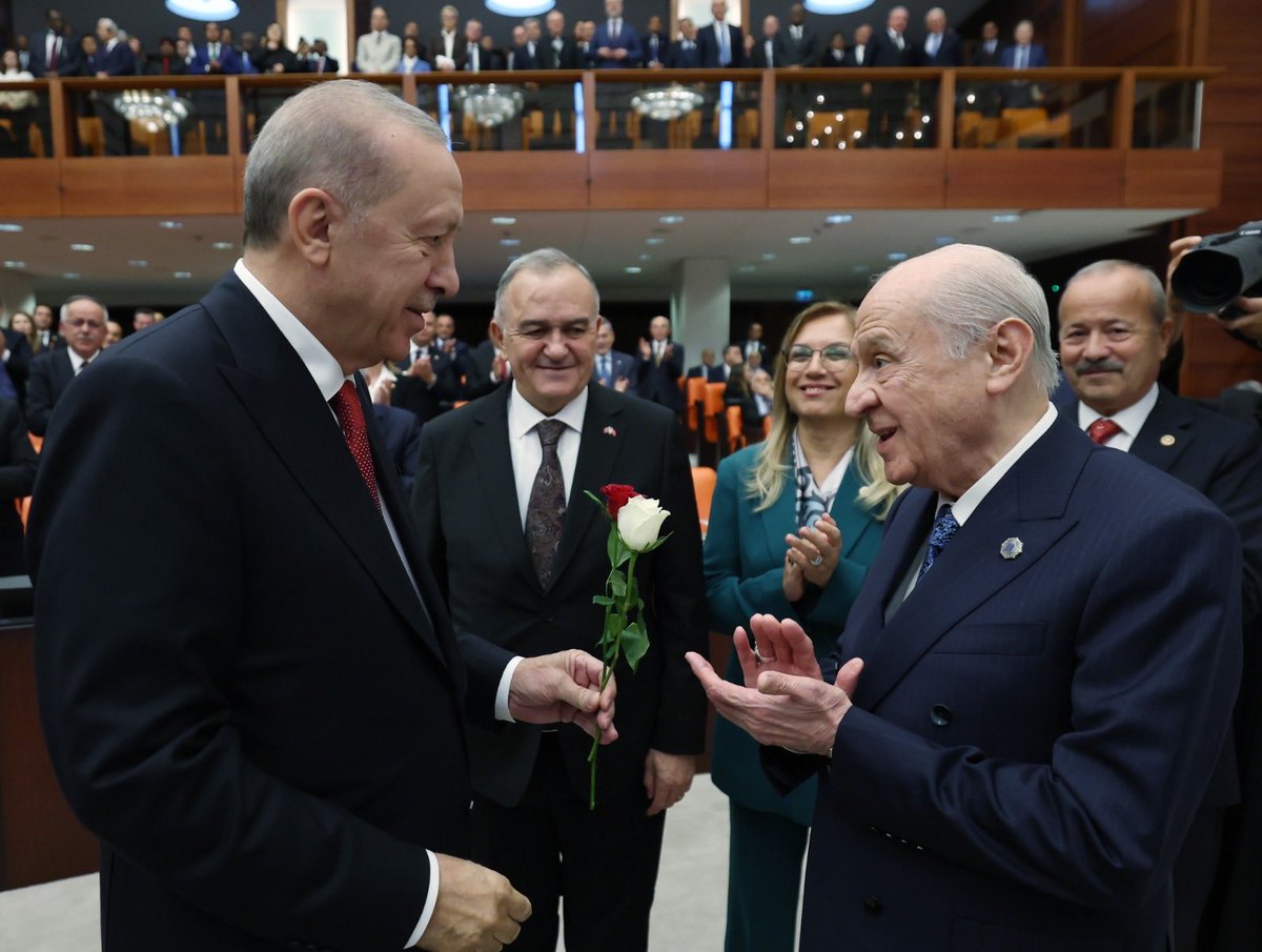 mustafaciftcitr's tweet photo. GAZİ MECLİSİMİZDE YENİ YASAMA YILI HAYIRLI OLSUN 🇹🇷

Türkiye Büyük Millet Meclisimizin 28. Dönem 5. Yasama Yılı, Muhterem Cumhurbaşkanımız @RTErdogan’ın Genel Kurula hitapları ile başladı. 

Yeni Yasama Yılının açılışı nedeniyle düzenlenen törenlere katıldık ve TBMM Başkanımız Sayın Numan Kurtulmuş’un başkanlığında toplanan TBMM Genel Kurulu’nda Muhterem Cumhurbaşkanımızın yaptığı konuşmayı dinledik.

Millî iradenin temsil makamı Gazi Meclisimizin yeni yasama yılında gerçekleştireceği çalışmalar; ülkemizin huzuru, güvenliği, birlik ve beraberliğinin güçlendirilmesi açısından önemli bir yer tutacaktır.

Başta Terörsüz Türkiye hedefimiz olmak üzere; milletimizin huzur ve güvenliğini daha da güçlendirecek adımlarda, Gazi Meclisimizin yasama çalışmaları önemli bir rol üstlenecektir.

Muhterem Cumhurbaşkanımızın liderliğinde; kardeşliğimizi güçlendiren, huzur ve güven ortamını kalıcı kılan adımlarla Türkiye Yüzyılı hedeflerimize ilerlemeye devam edeceğiz.

Yeni yasama yılının Gazi Meclisimize, milletvekillerimize, ülkemize ve aziz milletimize hayırlı olmasını diliyorum.