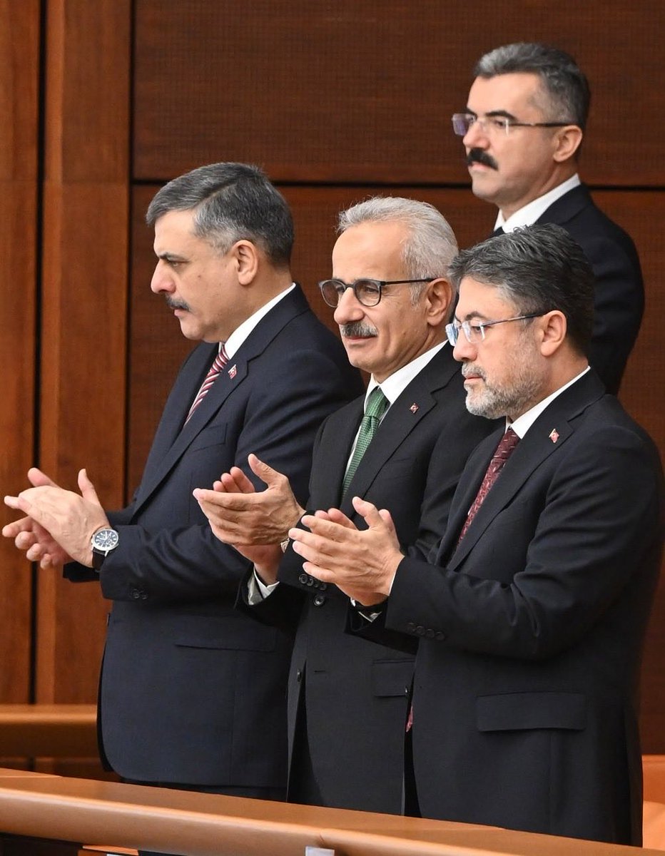 mustafaciftcitr's tweet photo. GAZİ MECLİSİMİZDE YENİ YASAMA YILI HAYIRLI OLSUN 🇹🇷

Türkiye Büyük Millet Meclisimizin 28. Dönem 5. Yasama Yılı, Muhterem Cumhurbaşkanımız @RTErdogan’ın Genel Kurula hitapları ile başladı. 

Yeni Yasama Yılının açılışı nedeniyle düzenlenen törenlere katıldık ve TBMM Başkanımız Sayın Numan Kurtulmuş’un başkanlığında toplanan TBMM Genel Kurulu’nda Muhterem Cumhurbaşkanımızın yaptığı konuşmayı dinledik.

Millî iradenin temsil makamı Gazi Meclisimizin yeni yasama yılında gerçekleştireceği çalışmalar; ülkemizin huzuru, güvenliği, birlik ve beraberliğinin güçlendirilmesi açısından önemli bir yer tutacaktır.

Başta Terörsüz Türkiye hedefimiz olmak üzere; milletimizin huzur ve güvenliğini daha da güçlendirecek adımlarda, Gazi Meclisimizin yasama çalışmaları önemli bir rol üstlenecektir.

Muhterem Cumhurbaşkanımızın liderliğinde; kardeşliğimizi güçlendiren, huzur ve güven ortamını kalıcı kılan adımlarla Türkiye Yüzyılı hedeflerimize ilerlemeye devam edeceğiz.

Yeni yasama yılının Gazi Meclisimize, milletvekillerimize, ülkemize ve aziz milletimize hayırlı olmasını diliyorum.