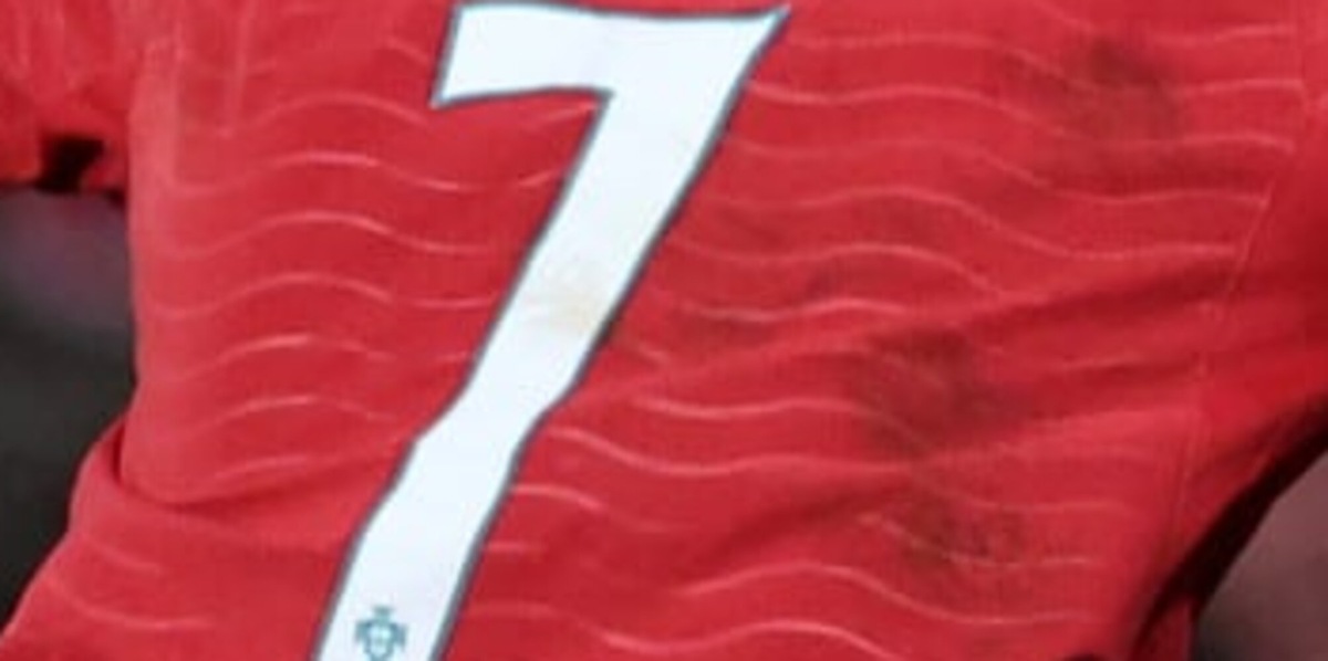 tuttosport's tweet photo. 😱#Portogallo shock: la 7 di #CristianoRonaldo riassegnata. E chi la indossa... 🔗https://t.co/aZPcuj9Xiz https://t.co/tixjmCT6iM