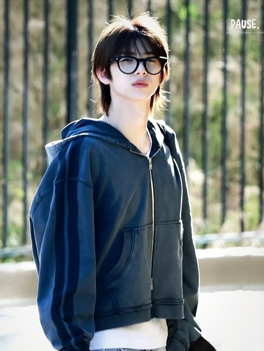 jjuwche's tweet photo. i love #juhoon with glasses so much https://t.co/5Sjb8BAyEv