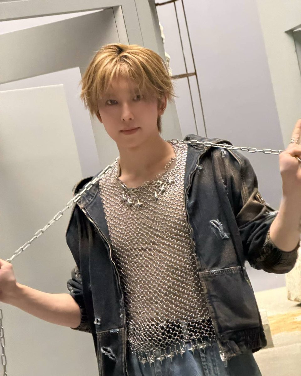 Fuma_FANBASE's tweet photo. ＼𝕀𝕟𝕤𝕥𝕒𝕘𝕣𝕒𝕞／ 
Be a good boy🐺
&amp;TEAM公式InstagramにFUMAくんの #GoodBoy のビハインドフォトがアップされました！
髪色と衣装が素敵ですね！
いいね🩷と応援コメントをお願いします！
https://t.co/2nTC2MOxOG
#MarkonMe #andTEAM 
#andTEAM_FUMA https://t.co/FRBSKNjRd8