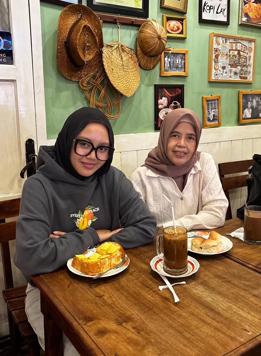 111bling's tweet photo. One fine date ama mama https://t.co/DXAjNabXPs