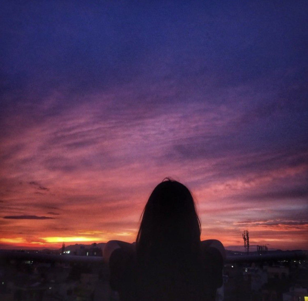 MariaRotarjr's tweet photo. 🌅 Octombrie începe cu seri mai răcoroase și apusuri superbe.

Chișinăul are o atmosferă aparte toamna. 🍂

#Chisinau #Sunset #Moldova https://t.co/5VyCaxJVh2