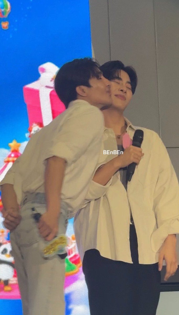 benten240940's tweet photo. 3 จุ้บ ฟินกันถ้วนหน้าเลยคั๊บบบ 🤭🤭🤭🤭

EARTHMIX STW HAPPY FAMILY                   #GMMTVFANIVAL2026HappyFamilyxEM 
#เอิร์ทมิกซ์ : #EarthMix https://t.co/5PqSUsHdFg