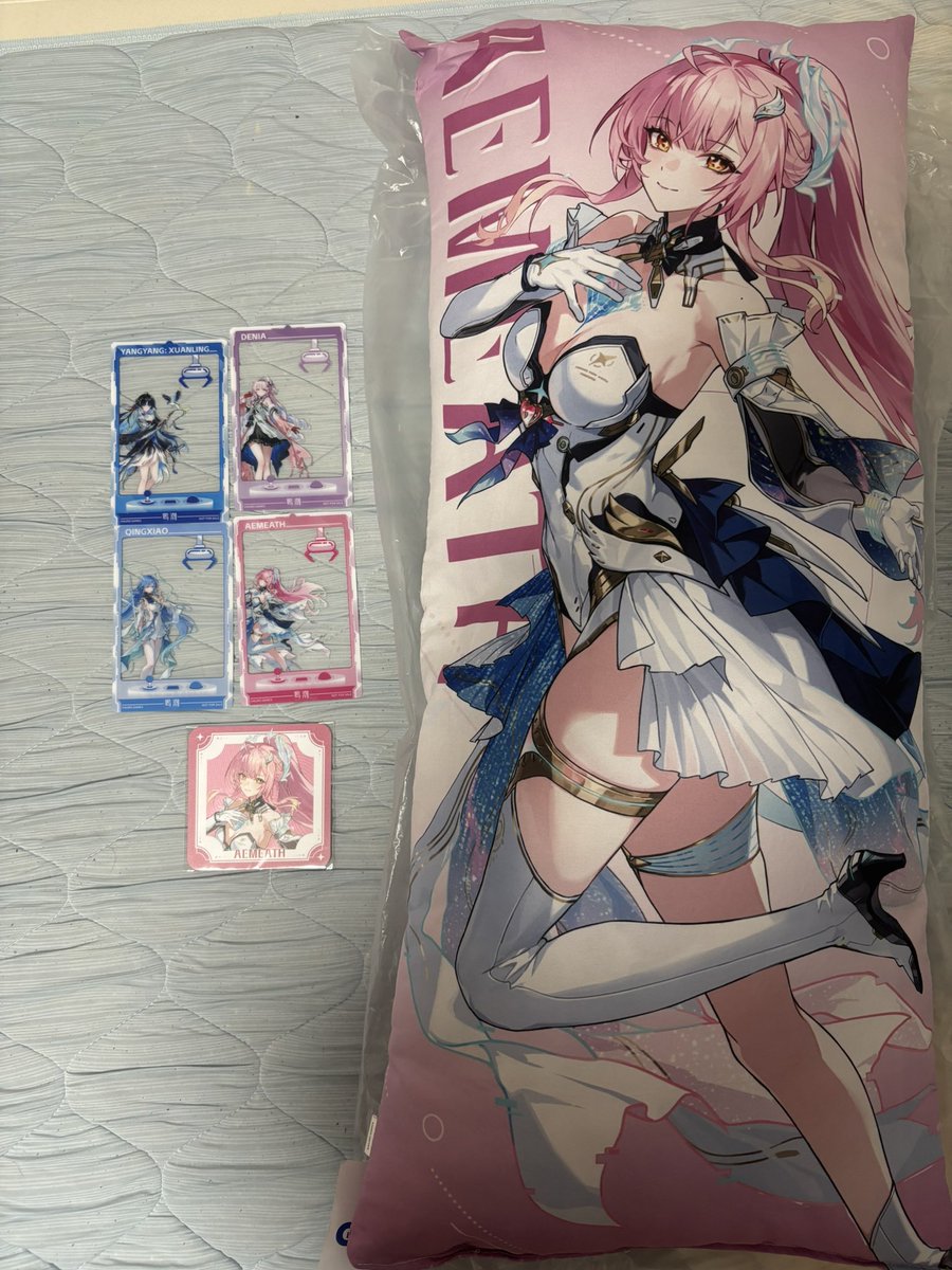 Danmakusha's tweet photo. この友達と再入荷してないかなぁって博多のGIGOに再び行ったらあった！
2600円で手に入れられた！クレーンゲームにハマってしまったかも､､､
福岡市の鳴潮同士諸君よ、博多のGIGO 500円投入で手に入るカード在庫復活してました！
多分天神も復活してんじゃないかな https://t.co/PYVZO2CBbd
