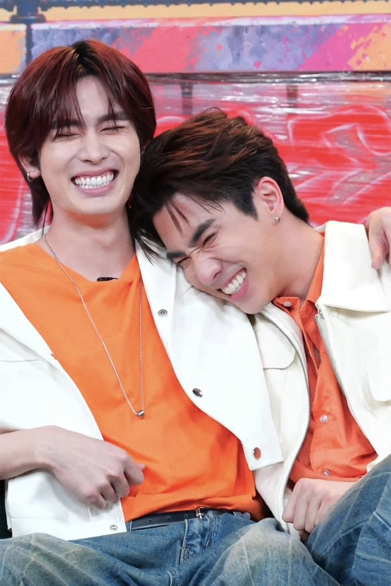 Bacon9ps's tweet photo. พี่ขำจนต้องซุกไหล่น้องเลย 😆

SHOPEE PERTHSANTA NAROCK MAK

#ShopeeLivexPerthSanta
#PerthSanta #เพิร์ธแซนต้า https://t.co/uGMwqWNPic