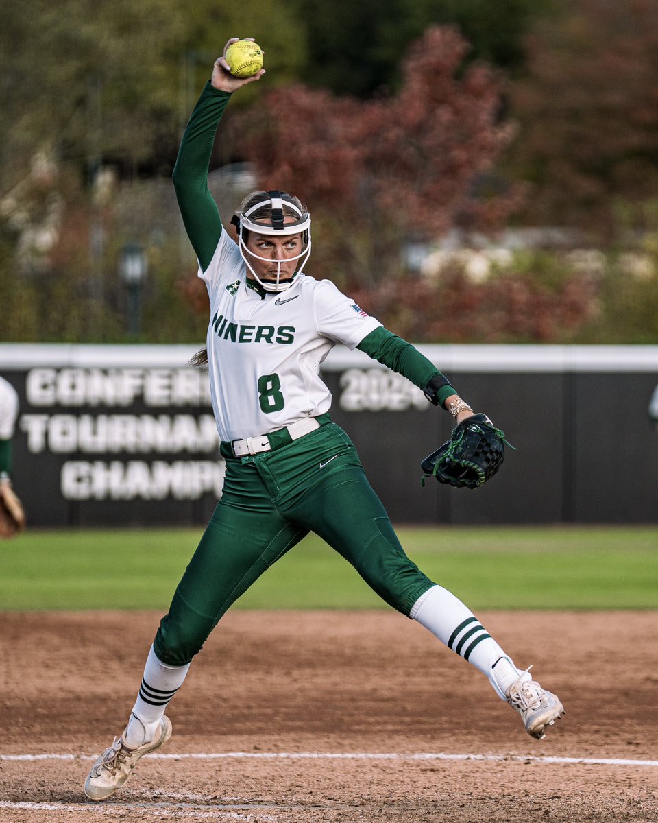 CharlotteSB's tweet photo. Fall Ball Loading… 👀🍂 

Come see us tonight at 6:00 p.m. when we kick off our Fall Ball slate! https://t.co/mtSoIBZY1H