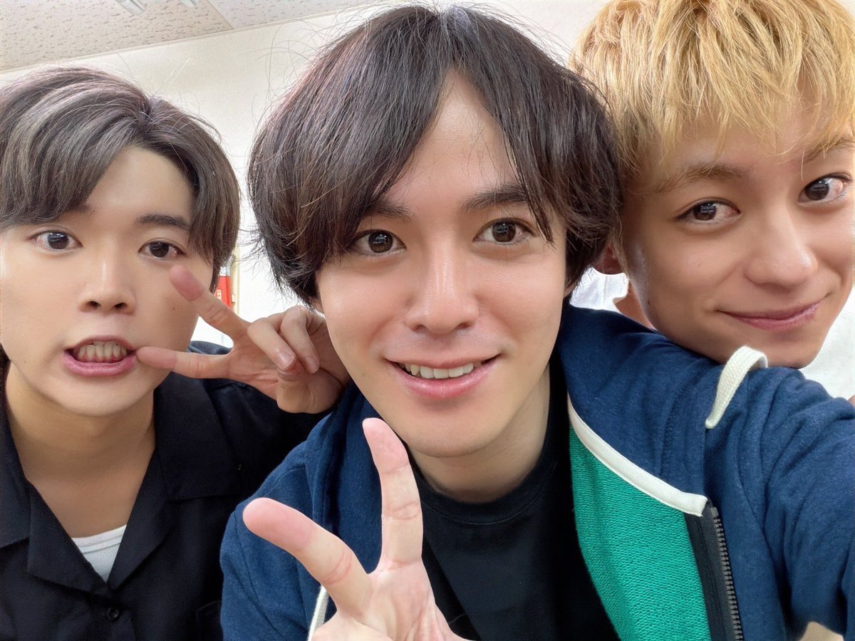 GXVMK's tweet photo. 舞台「ネズミ狩り」🐭
2日目にご来場頂いた皆様、ありがとうございました！

本当に刺激的だし本当に面白い作品です。
一度は！いや何度でも！
ぜひ劇場にお越しください！🙏🏻

宇多川役の龍儀くんとサトル役の原くんと！✌🏻 https://t.co/2J7n7pFuOx