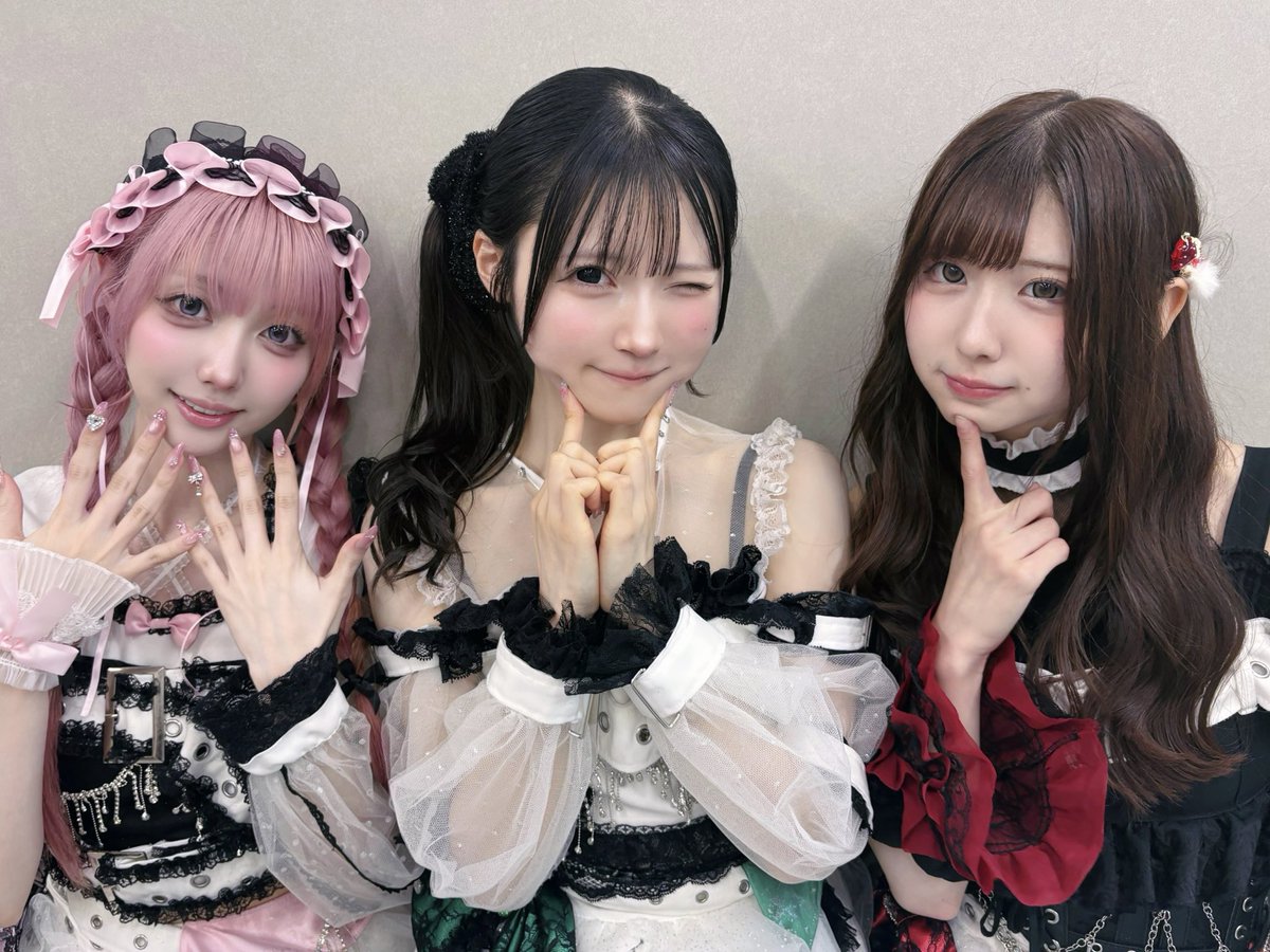 PMH_info's tweet photo. ✦♰【POLAROID - FREE -】♰✦

🪞セットリスト🪞
✦︎ パラドクスナイト
✧ Chu♡Key×Chu♡Key
✦︎ ハグバグ
✧ 私、私に恋してる
✧ 愛してエイエンげーじっ♡

♡₊˚ 櫻木まりあ 卯兎りりな 美羽優来₊˚♡ 
10月最初のライブ、会いに来てくれてありがとう🎀 https://t.co/W5eI2Dm9di