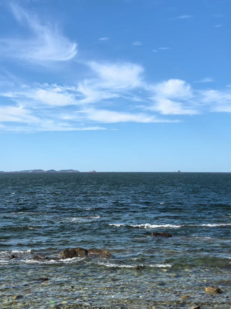 DongLi86731's tweet photo. Blue sea, endless wind.
碧海长风，自在辽阔。
#SeaView https://t.co/qnWIw6dRKk