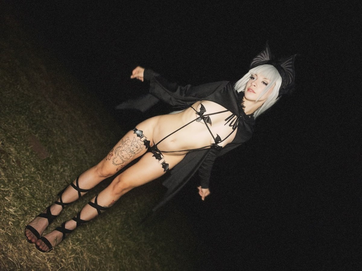 xkayweex's tweet photo. Do y’all fuck with bat girls or nah? 🦇🖤

#bat https://t.co/FPy53G5OeX