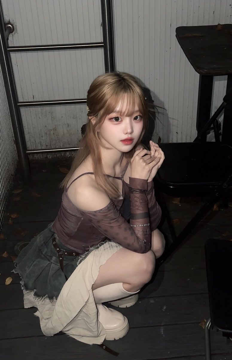 CUSEHACKER_MING's tweet photo. 𝟐𝟔𝟏𝟎𝟎𝟏 | 𝐀𝐭𝐞𝐥𝐢𝐞𝐫 𝐅𝐄𝐒 𝐯𝐨𝐥.𝟗𝟓

[81] 오늘은 아틀페스에 출연했습니다🍂✨

오늘의 특의는 가을 사복 입니둥 ㅎㅎㅎㅎ 🤎
가을 느낌 낭낭하게 입어봤는데요!! 브라운 옷이 희귀합니다 (실제로 잘 입고 다니진 않는…… ◠‿◠)
10월이 되니까 날씨가 진짜 많이 쌀쌀해진거같아요 
다들 감기 걸리지 않게 따뜻하게 입고 다니시길!! 🧣

그리고 다음 겐바는 2일 후 토요일!!
무려 주말 오전 겐바입니다 오전에 만나여!! 졸리지만 같이 일어나봐요 힘차게 만나서 같이 즐겨봅시다 🤤🤤 오늘도 와주셔서 감사합니다아!! 주말이 얼마 안남앗어여 화이띵 낼은 불금이댜!!!!!

NEXT LIVE → [𝟐𝟔𝟏𝟎𝟎𝟑(토) | 𝐀𝐭𝐞𝐥𝐢𝐞𝐫 𝐅𝐄𝐒 𝐃𝐚𝐲.𝟏𝟒]