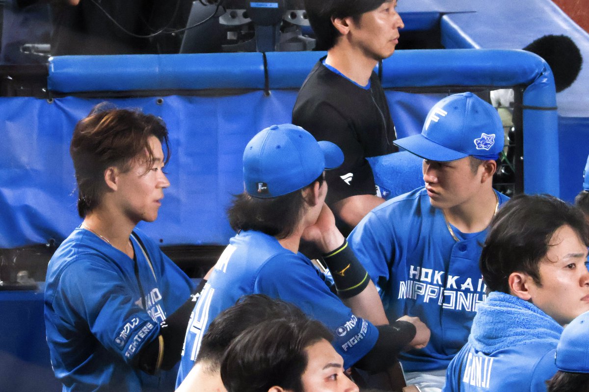 2OOOblueee's tweet photo. ［261001］ZOZOマリンスタジアム
すぐ集まっちゃうみれにあむず≡(⊃ᴖ⩊ᴖ)⊃
#lovefighters #万波中正 #水野達稀 
#奈良間大己 #矢澤宏太 #田宮裕涼 #野村佑希 https://t.co/VBiA9vqAyi