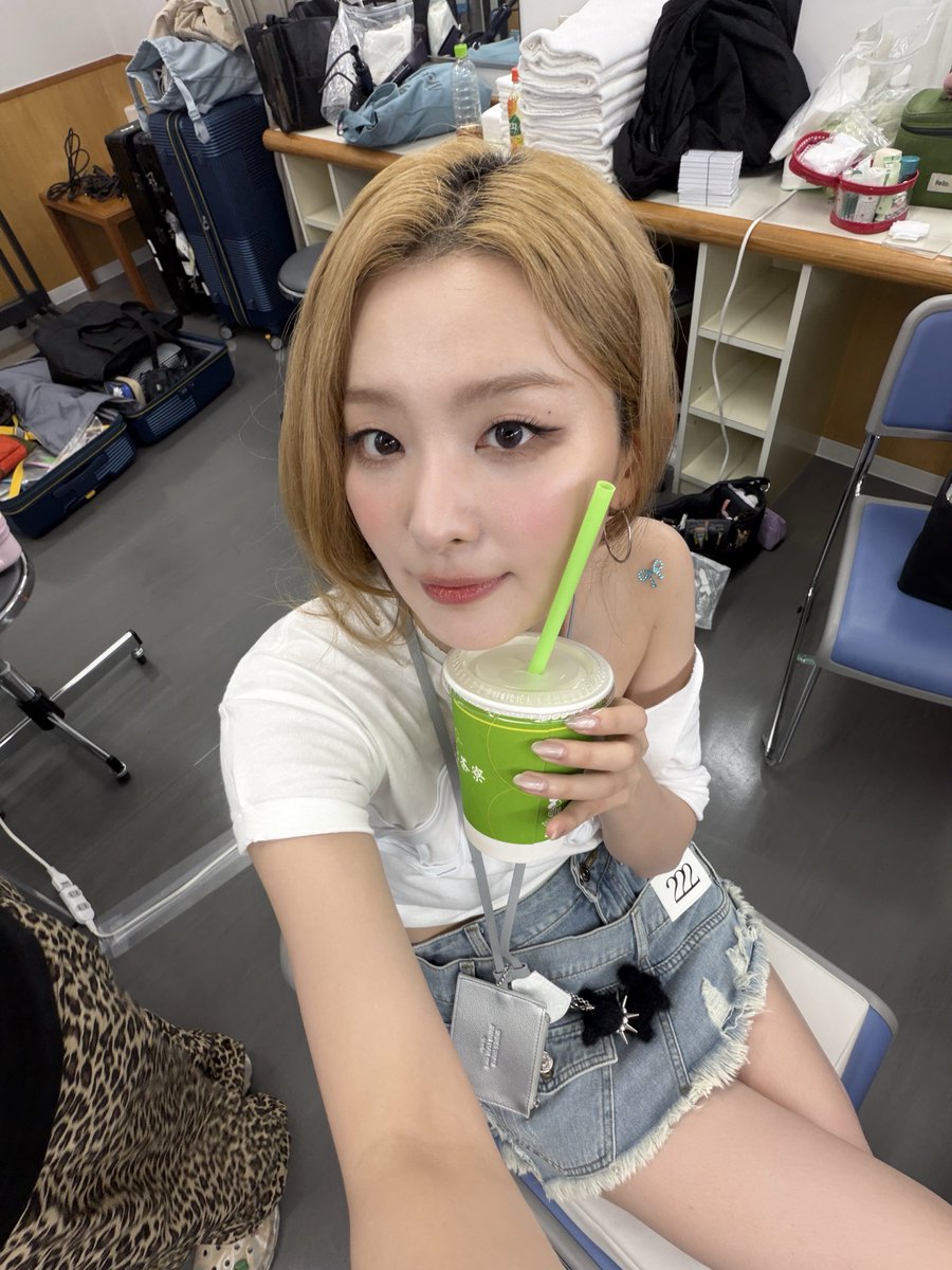hiisnoopy's tweet photo. 슬기 생각 중💛 https://t.co/6zoDeSRaBD