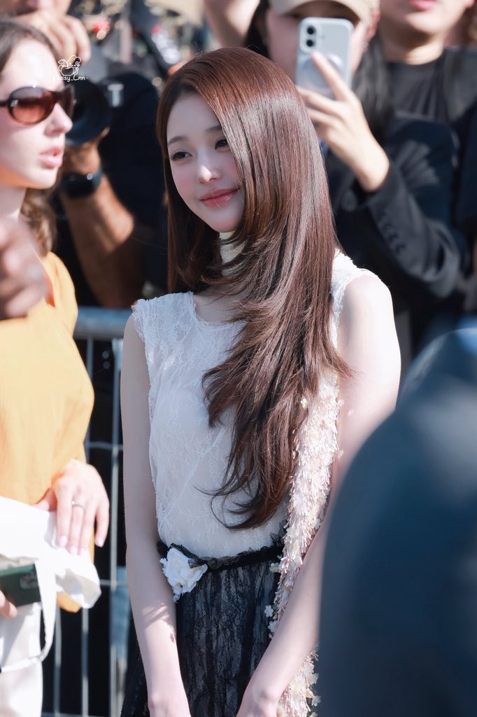 TTlmqi's tweet photo. Wonyoung’s graceful silhouette complements Dior’s classic aesthetic flawlessly.

WONYOUNG IN DIOR
#WonyoungDiorSummer27
#JANGWONYOUNG
#WONYOUNG
#DiorSummer27 @Dior https://t.co/CBZV3y89Sj