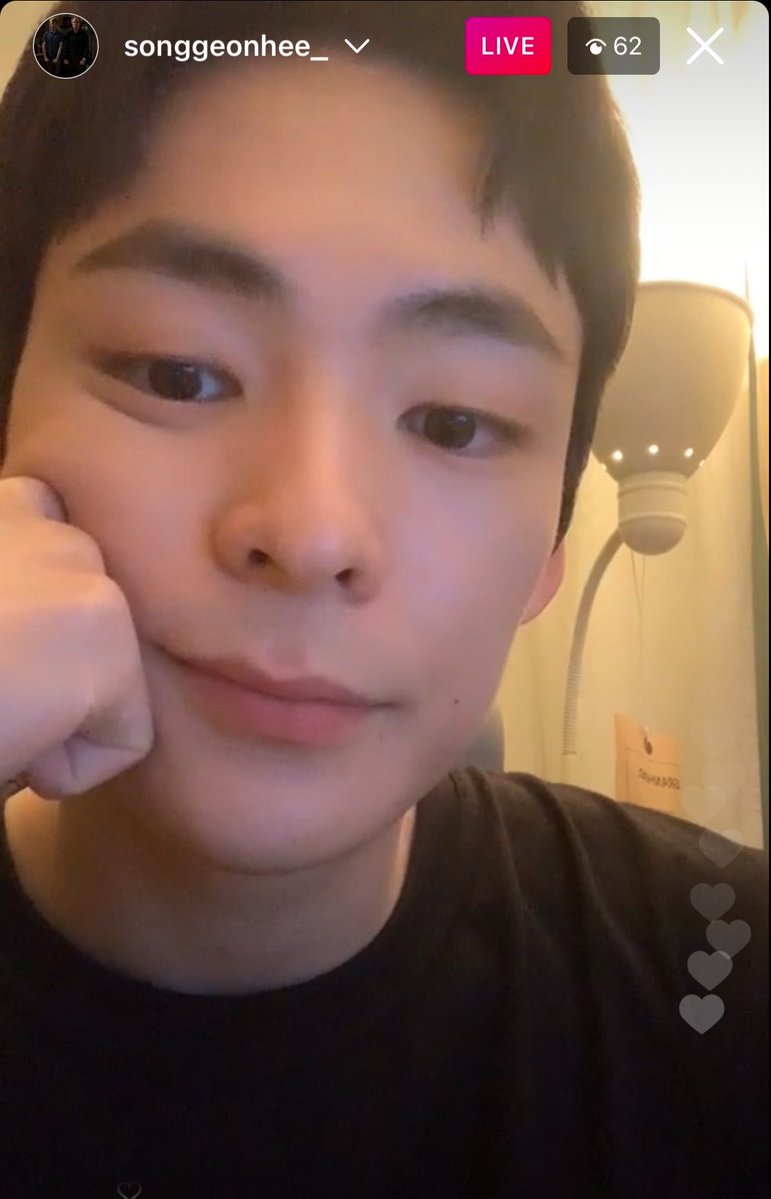 kdrama_gh's tweet photo. 軍人ゴニくんかっこかわいい
ジャフニ撮影しながら？し終わった？忘れたけどそのタイミングでハラミやってたこの頃とビジュが変わらないかっこかわいい https://t.co/7S7G6w3aL4