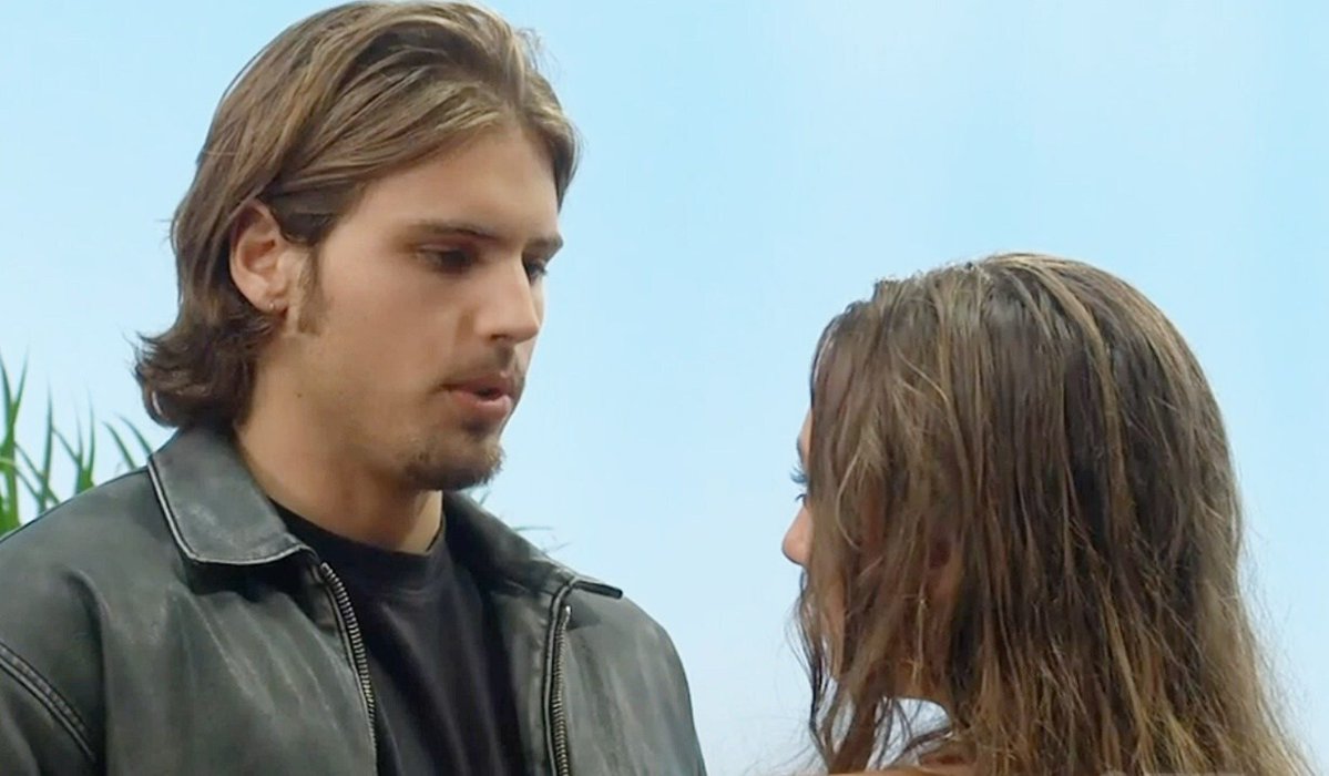 SoapCrushWorld's tweet photo. Will Confronts Katie and Hope Over Shady Zende Scheme on Bold & Beautiful
More details: https://t.co/K1htr9FxtJ
#BoldAndBeautiful #BandB #KatieSpencer #HopeLogan #Zende #Soaps #DaytimeTV #SoapOpera
Will Spencer storms to Logan after learning his mom manipulated Dylan to lure Zende away from Forrester.
• Katie dangled Spencer family acceptance to pressure Dylan into helping recruit Zende - risking Dylan's job.
• Hope steps in to do the talking, framing it as a simple apology to Zende.
• Will stays calm for now - but will he finally put Katie on blast?