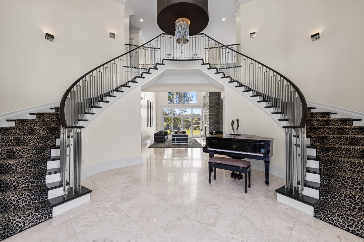 ChristiesHomes's tweet photo. Set across 55 acres of rolling lawns and spring-fed waters, this remarkable estate pairs timeless architecture with modern comfort. See more: https://t.co/Xp0gJMZePd

Listed by Karen Hubble Bisbee with Hubble Bisbee Christie's International Real Estate https://t.co/cdn72T4gJv