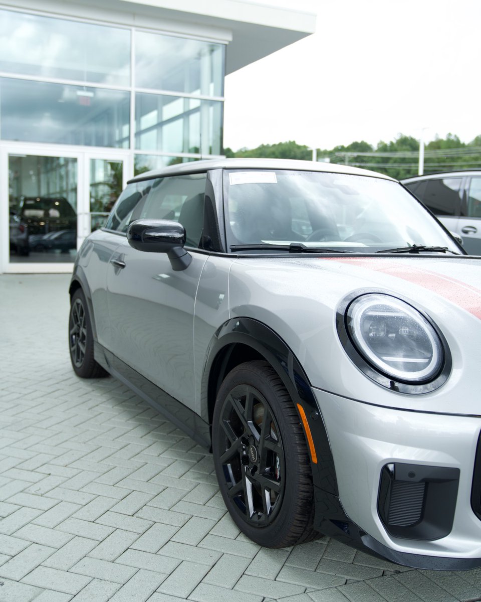 CenturyMini's tweet photo. A little sporty, a lot of personality. The MINI Cooper S makes every detail count.

https://t.co/AhGUI8s2y3 https://t.co/yZvB3SAF9H