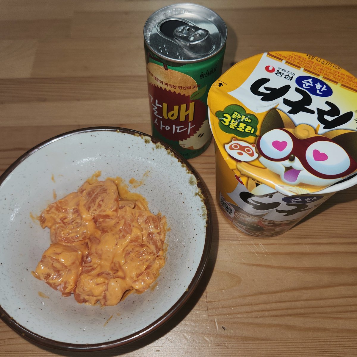 itkfkdu_'s tweet photo. #주아밥 
불닭마요연어 + 너구리순한맛 + 갈배사이다 https://t.co/vHH7891sAH