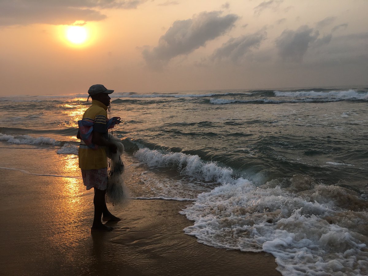 isholasots's tweet photo. @Justtdavid_ #sunset #beach #lagos  #fishing https://t.co/GlZPtFdLhv