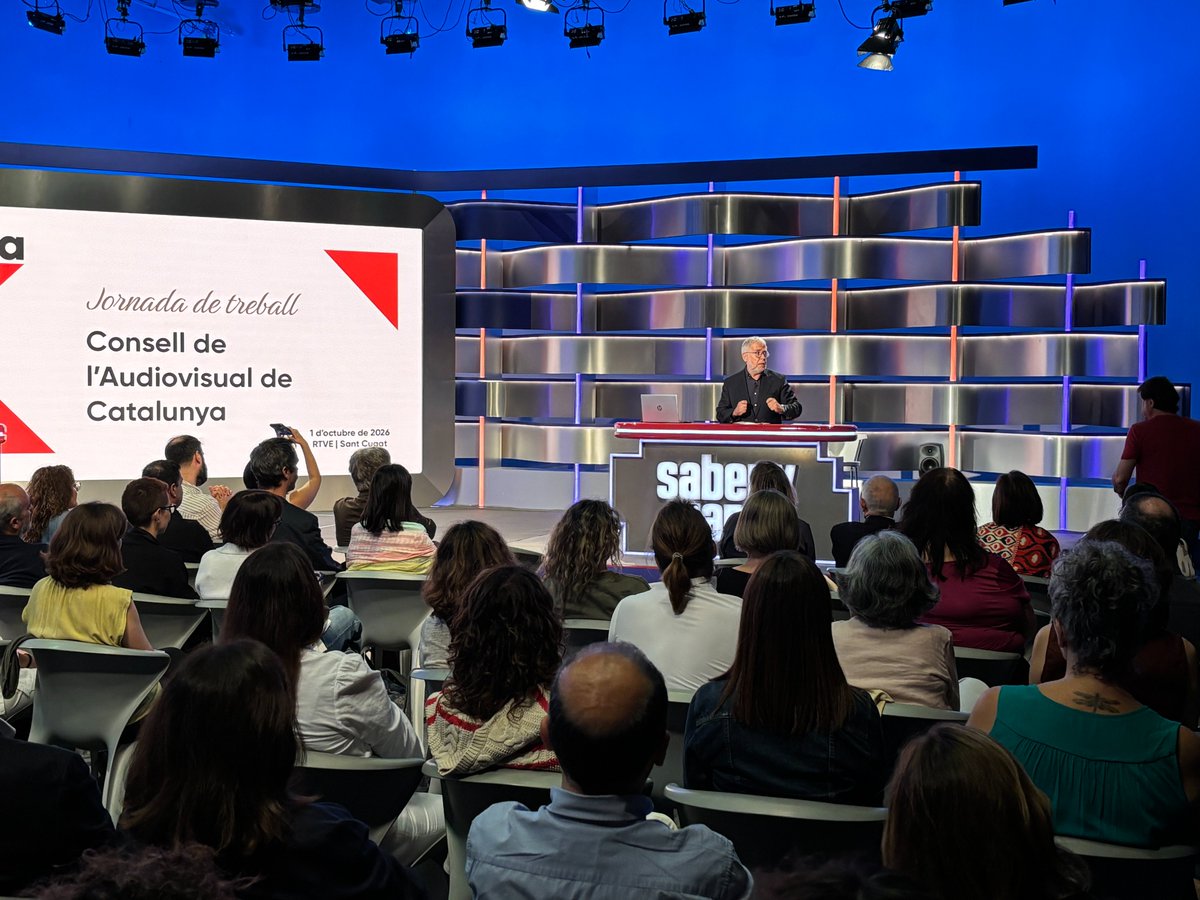 Consell_Audio's tweet photo. El personal i membres del @Consell_Audio celebren una jornada interna a #RTVECatalunya, on han estat rebuts pel director de La2Cat @OriolNolis. La jornada ha inclòs les intervencions de la periodista @GinaTost i del realitzador Albert Lloreta #ActualitatCAC https://t.co/YoAIHDOThl