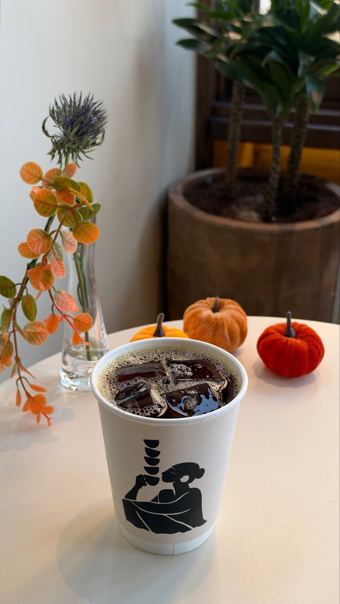 anoushism_'s tweet photo. ☕️🍂🍁🤎 https://t.co/2VmGq7ij8m