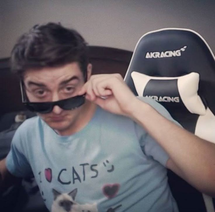 kongoboomz's tweet photo. my 2 favourite youtubers rn have ZERO correlation with each other https://t.co/ZaZwmXWr2B