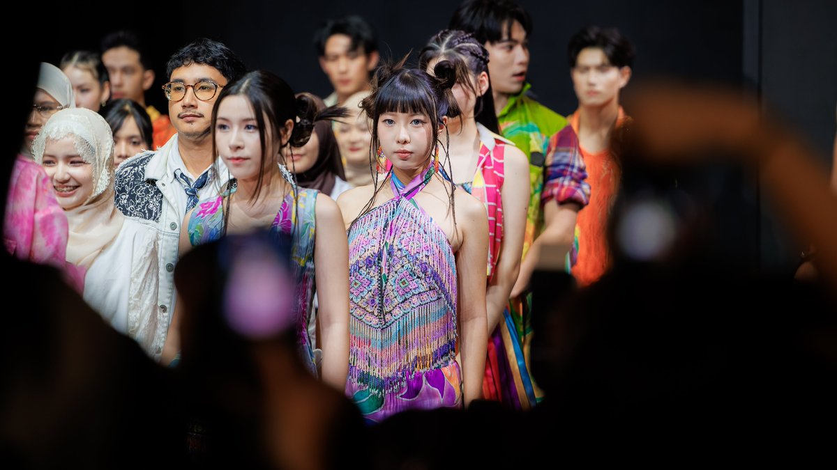 fota_j's tweet photo. 🤍

#SiamCenterBIFW2026
#SiamCenterBIFW2026xwizzle
#PlengWizzle #Wizzleth 
#MizNightClub #BRIQ #RSMUSIC https://t.co/KIU8Uq76GP