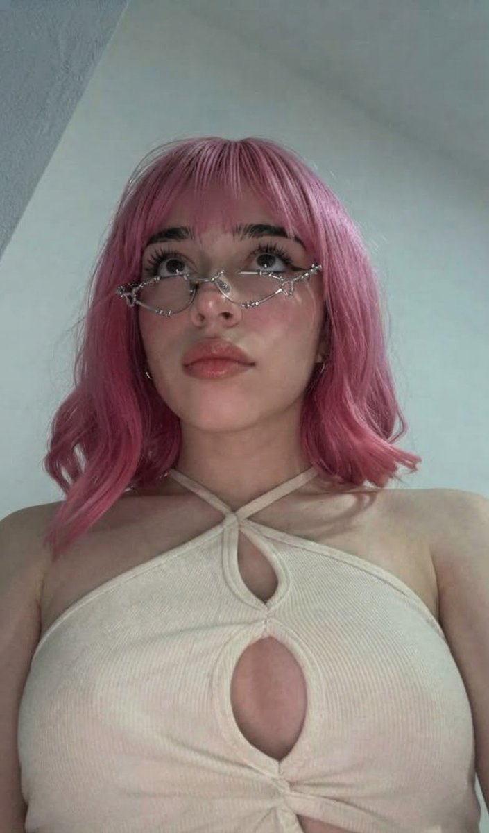 zaritaaa_uwu's tweet photo. amo mis labios https://t.co/8priJPwW5C