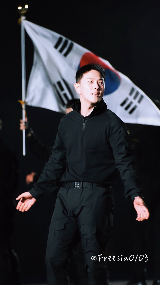 Freesia0103's tweet photo. 261001 지상군페스티벌 개막식

So proud of you @D_dong_ii 🫶🏻

#동혁 #김동혁 #DK #Donghyuk #아이콘 #iKON https://t.co/QWlApyAsp2