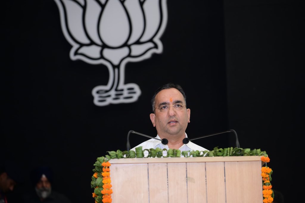 PavanRanaRSS's tweet photo. आज पंचकूला स्थित हरियाणा प्रदेश कार्यालय में माननीय मुख्यमंत्री श्री नायब सिंह सैनी जी, प्रदेश अध्यक्ष डॉ. अर्चना गुप्ता जी एवं वरिष्ठ पदाधिकारियों की गरिमामयी उपस्थिति में हरियाणा प्रदेश के संगठन महामंत्री के रूप में पदभार ग्रहण किया।

@BJP4Haryana https://t.co/bt7Lc0poxY