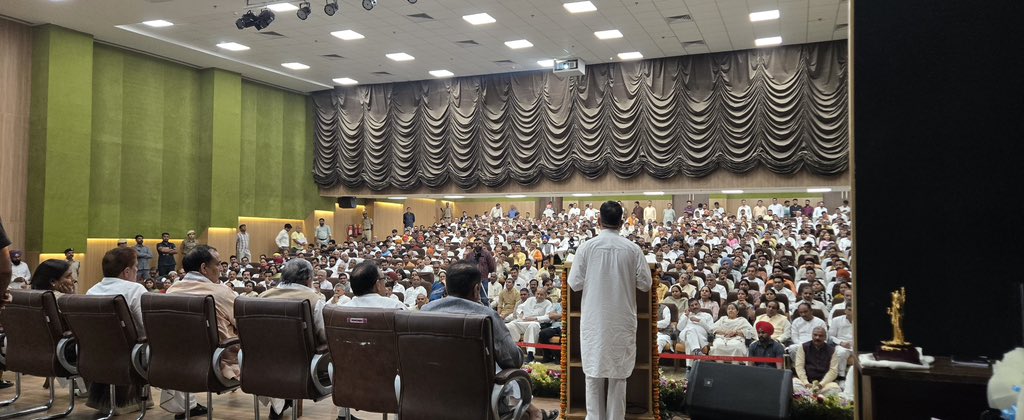 PavanRanaRSS's tweet photo. आज पंचकूला स्थित हरियाणा प्रदेश कार्यालय में माननीय मुख्यमंत्री श्री नायब सिंह सैनी जी, प्रदेश अध्यक्ष डॉ. अर्चना गुप्ता जी एवं वरिष्ठ पदाधिकारियों की गरिमामयी उपस्थिति में हरियाणा प्रदेश के संगठन महामंत्री के रूप में पदभार ग्रहण किया।

@BJP4Haryana https://t.co/bt7Lc0poxY
