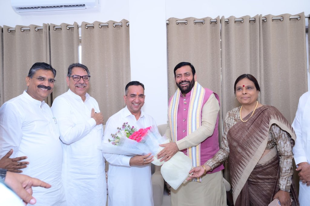 PavanRanaRSS's tweet photo. आज पंचकूला स्थित हरियाणा प्रदेश कार्यालय में माननीय मुख्यमंत्री श्री नायब सिंह सैनी जी, प्रदेश अध्यक्ष डॉ. अर्चना गुप्ता जी एवं वरिष्ठ पदाधिकारियों की गरिमामयी उपस्थिति में हरियाणा प्रदेश के संगठन महामंत्री के रूप में पदभार ग्रहण किया।

@BJP4Haryana https://t.co/bt7Lc0poxY
