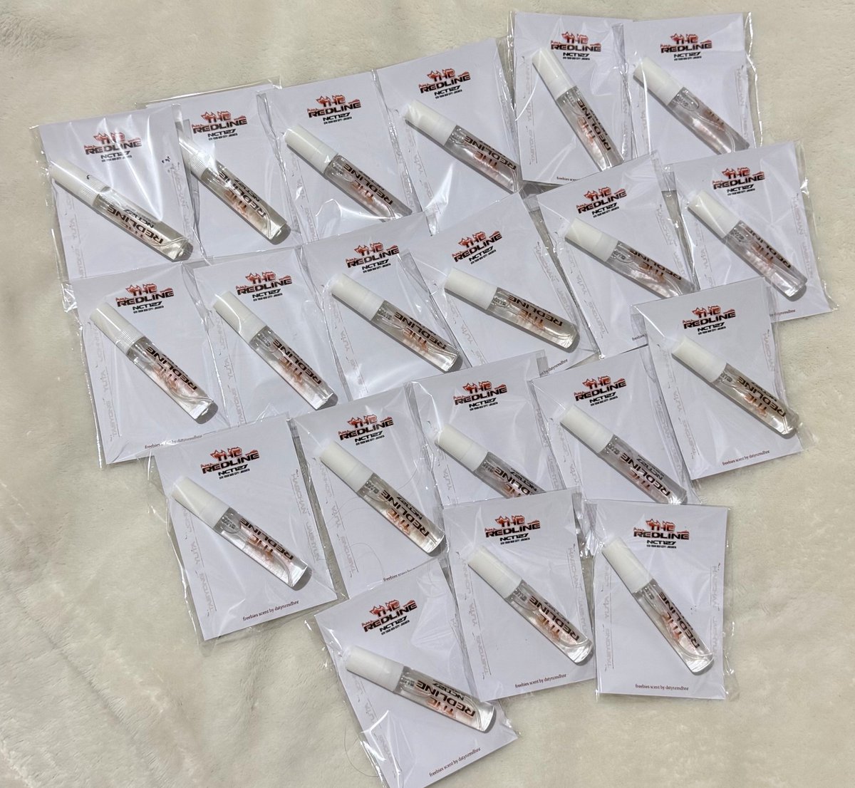 dstynrmdhnr's tweet photo. NCT 127 ❤️🔥

NEOCITY REDLINE IN JAKARTA 🔥

FREEBIES SCENT 🎉🖤
- Hmns Elea
- Bath &amp; Body Works Perfect Pink
- Bath &amp; Body Works Platinum
- Bali Bouquet by Dewdrop

tnc? bukan haters ilichil😭😋🙏🏻

#NCT127  😍💙 

How to get?
📍Indonesia Arena
⏰ 9.00
🗓️ 3 Oktober 2026 https://t.co/pSLEyRM0PX