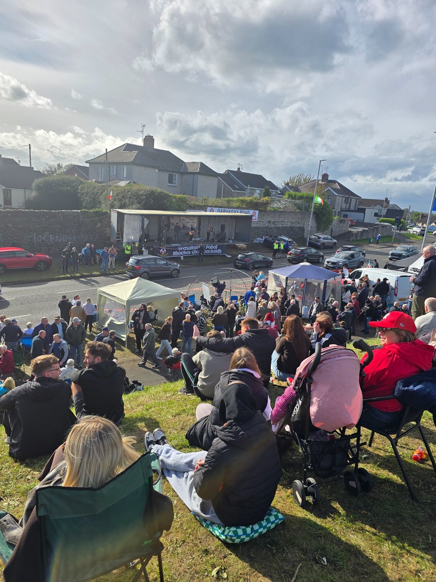 shaymurphyie's tweet photo. Massive crowds here supporting the residents of Garvaghy Road.

No going back. 🇮🇪

Please repost and show your support. https://t.co/2X4sQhxsC5