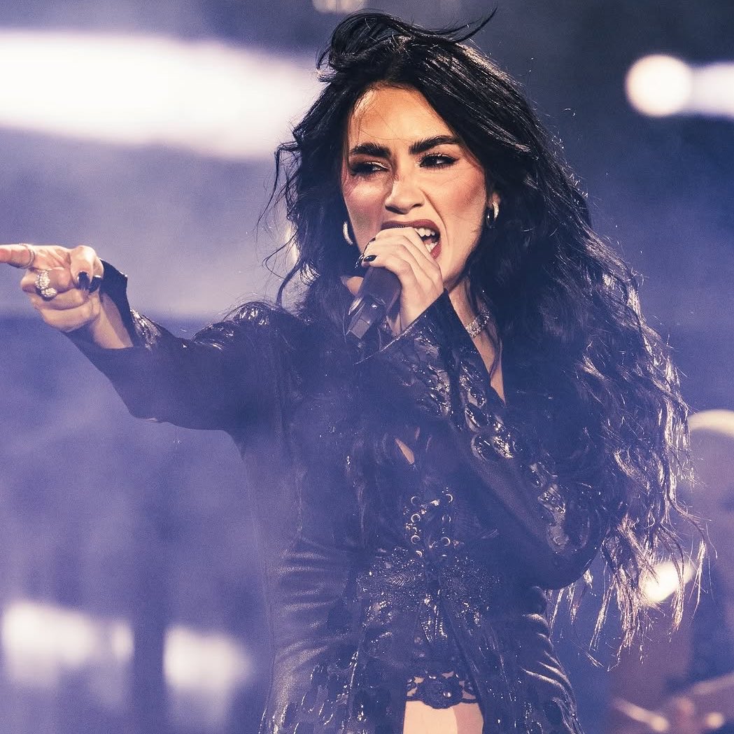 lethalsand's tweet photo. “1Amor” supera a “FANÁTICO” y se convierte en la 4ta canción más popular de Lali en Spotify. https://t.co/2npNOpe95m