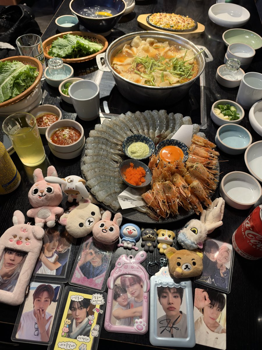 nvrsznvr's tweet photo. 저도 노량진 진주식당 생새우 체험해보았네요 ^^ 생각보다 더 맛있고 따봉 나오는 맛인데 1키로 해봤자 막상 먹어보면 한주먹 거리도 안됨 새우머리도 튀겨가지고 너무 맛있는데 먹다가 입술 다 찔림 https://t.co/RabewNfyD8