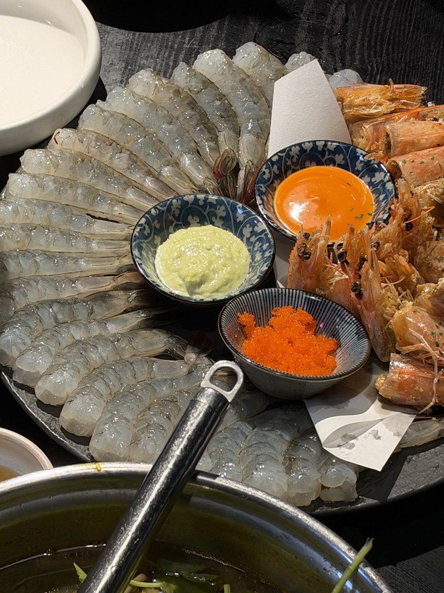 nvrsznvr's tweet photo. 저도 노량진 진주식당 생새우 체험해보았네요 ^^ 생각보다 더 맛있고 따봉 나오는 맛인데 1키로 해봤자 막상 먹어보면 한주먹 거리도 안됨 새우머리도 튀겨가지고 너무 맛있는데 먹다가 입술 다 찔림 https://t.co/RabewNfyD8