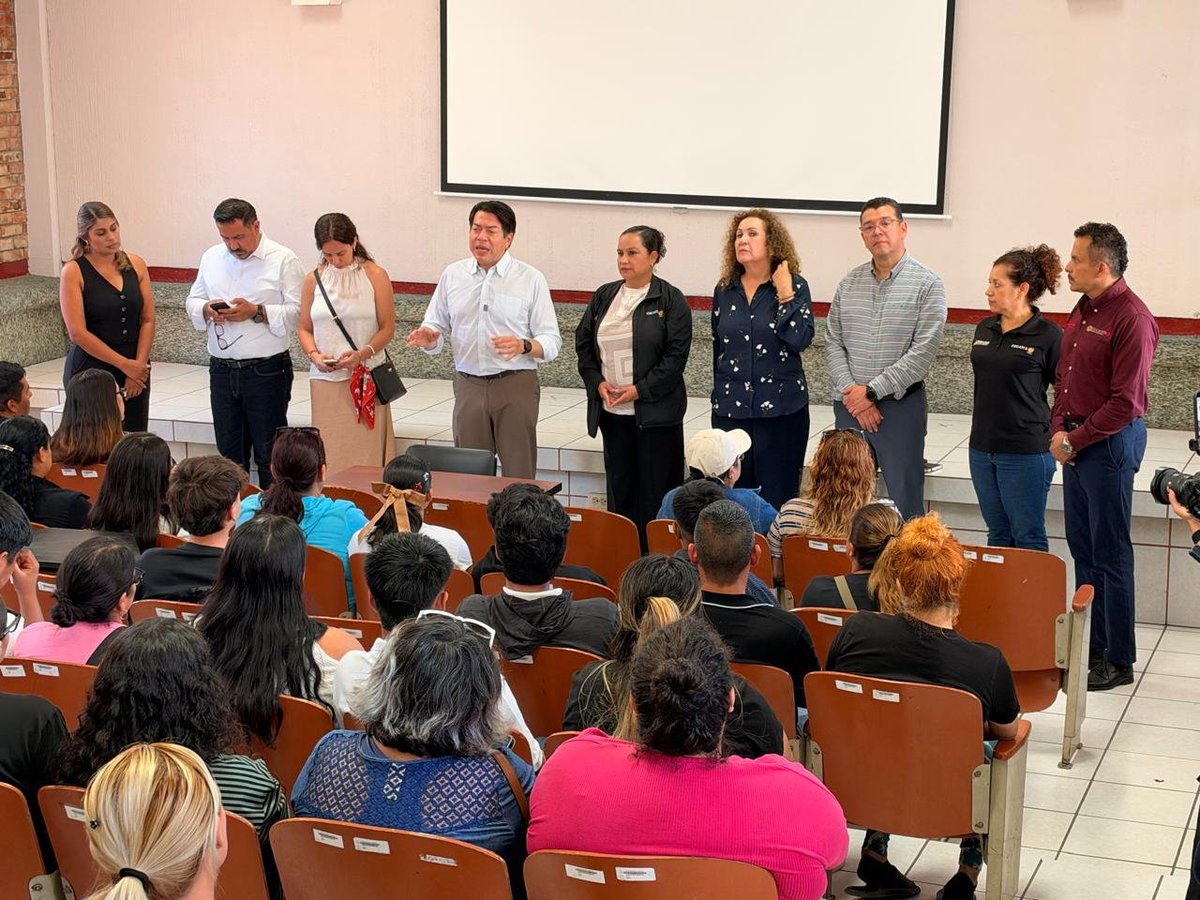 fgymexico's tweet photo. 📍 Tuvimos el gran honor de contar con el Secretario de Educación Pública, @mario_delgado, y a la Subsecretaria de Educación Media Superior, Tania Rodríguez Mora, en el arranque oficial del bachillerato desde las instalaciones del CECATI 6.

​🎓 Es un orgullo compartirles que 146 estudiantes iniciaron este camino, los cuales tendrán un doble certificado, su bachillerato y la capacitación para el trabajo avalada por nuestro subsistema CECATI.

​⚙️ Este éxito refleja nuestro firme compromiso por garantizar que las juventudes tengan acceso a herramientas reales y competitivas para enfrentarse al mundo laboral.

​Seguiremos trabajando para que este modelo se fortalezca en beneficio de todo el país. 🚀💼

​#CECATI #Educación #SEP #DGCFT #EducaciónMediaSuperior #FormaciónParaElTrabajo #OrgulloCECATI #Bachillerato