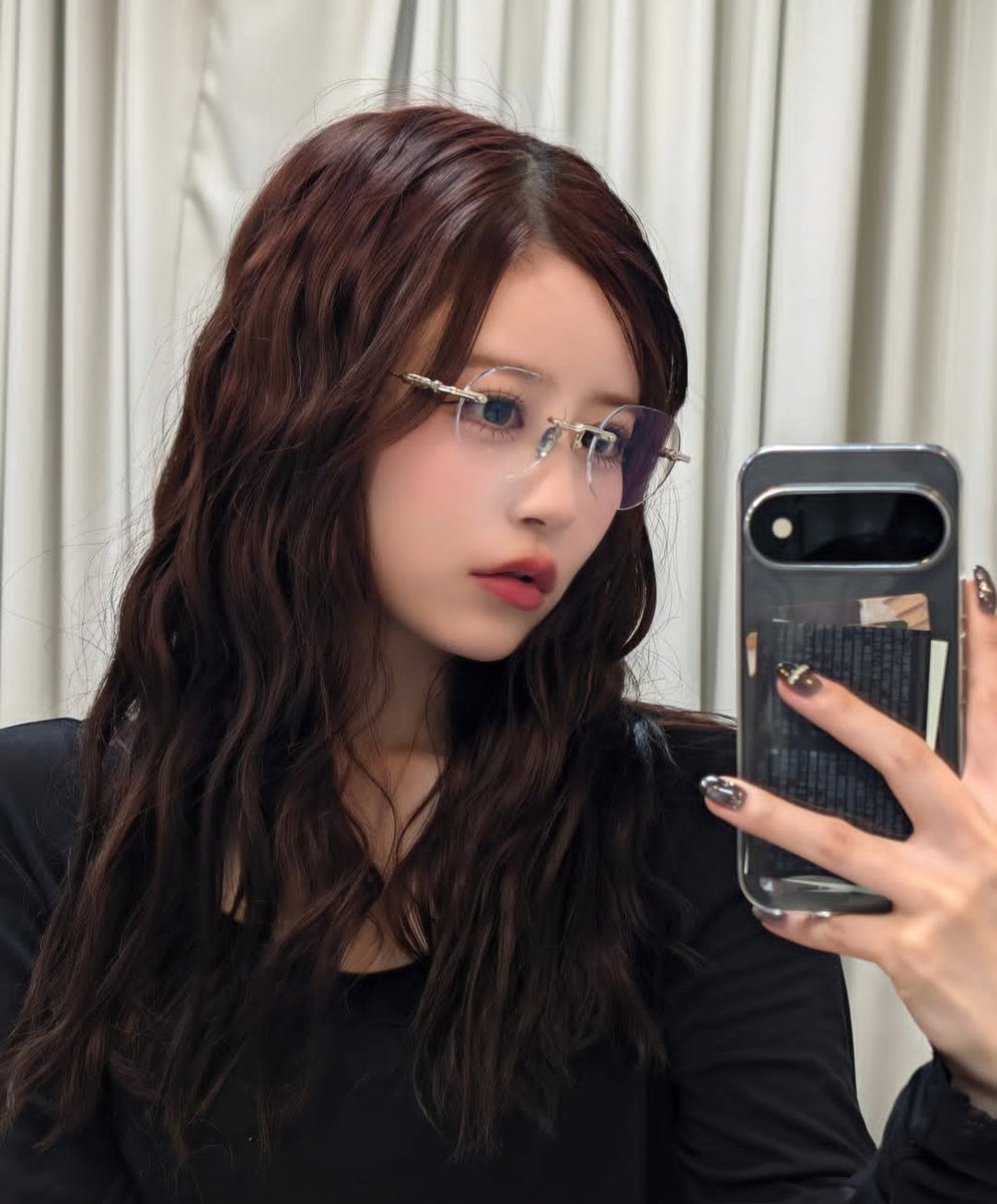 ut_fz1011's tweet photo. メガネかけるといつもより大人っぽくて刺さる👓🫶
#月足天音 https://t.co/73IDDvcWgQ