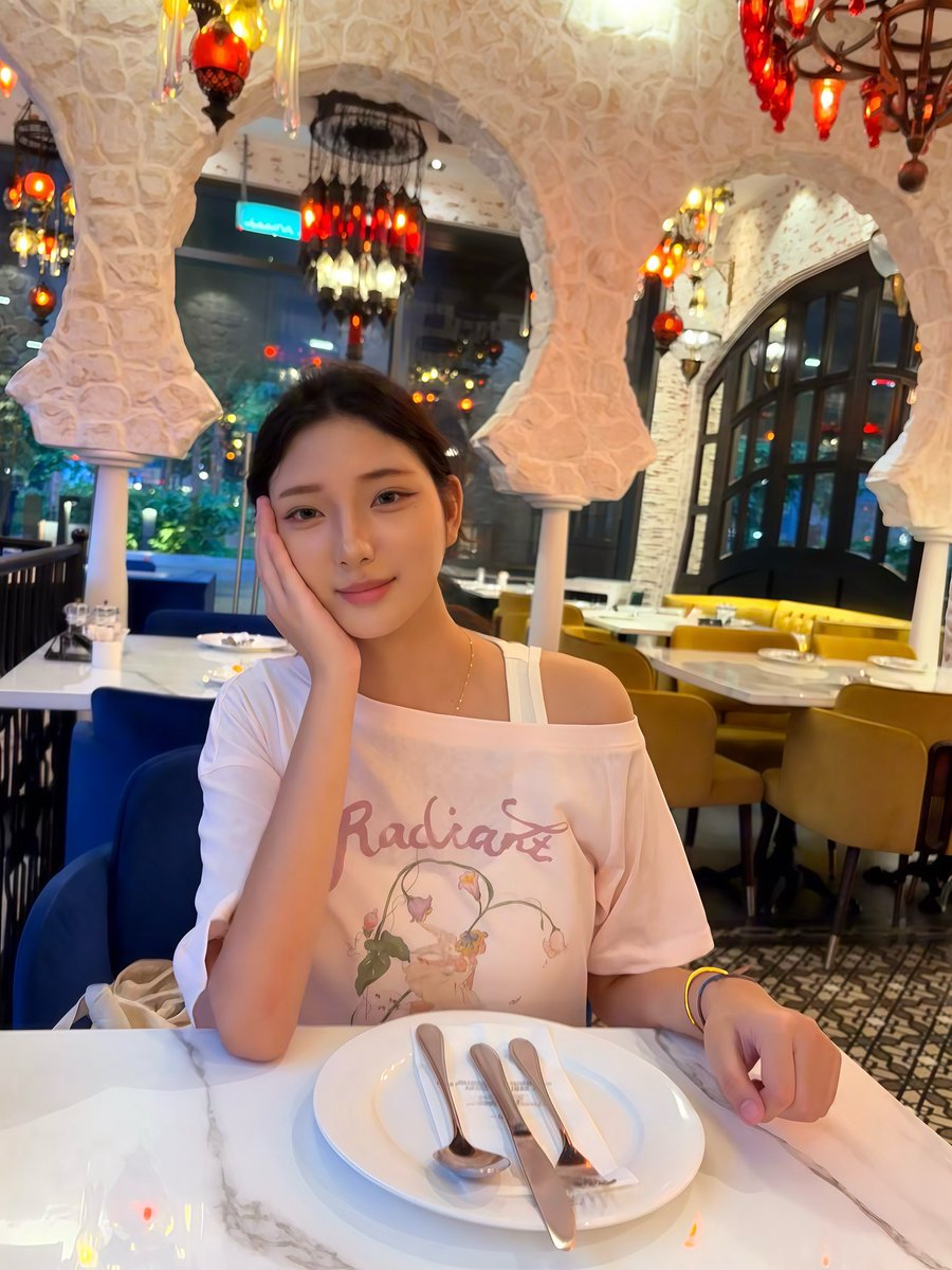 rffp3v's tweet photo. 我眉毛每次都画的不一样 https://t.co/6ufPn4unsh