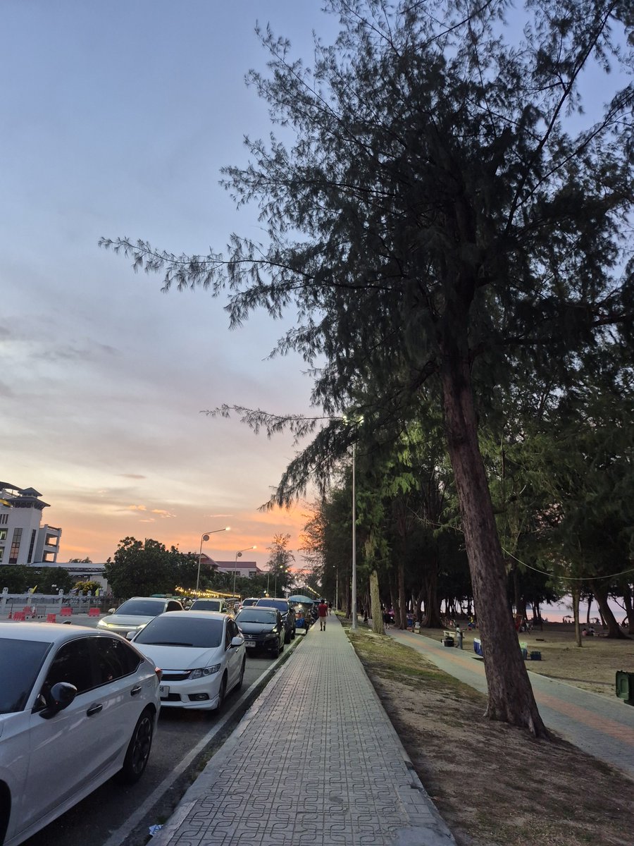Cherprang40's tweet photo. บรรยากาศยามเย็น 🦋
#สงขลา #สาวใต้ https://t.co/5Vg8AvoSJ7