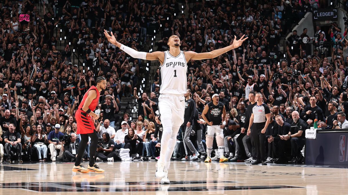betrBron's tweet photo. Victor Wembanyama stat prediction going into this season.

26.3 PPG
10.8 RPG
4.0 APG
2.2 STL
4.7 BLK

61.2 FG%
40.6 3P%
91.9 FT%

Spurs go 59-23

Thoughts ? https://t.co/HRl8ZXlGjV