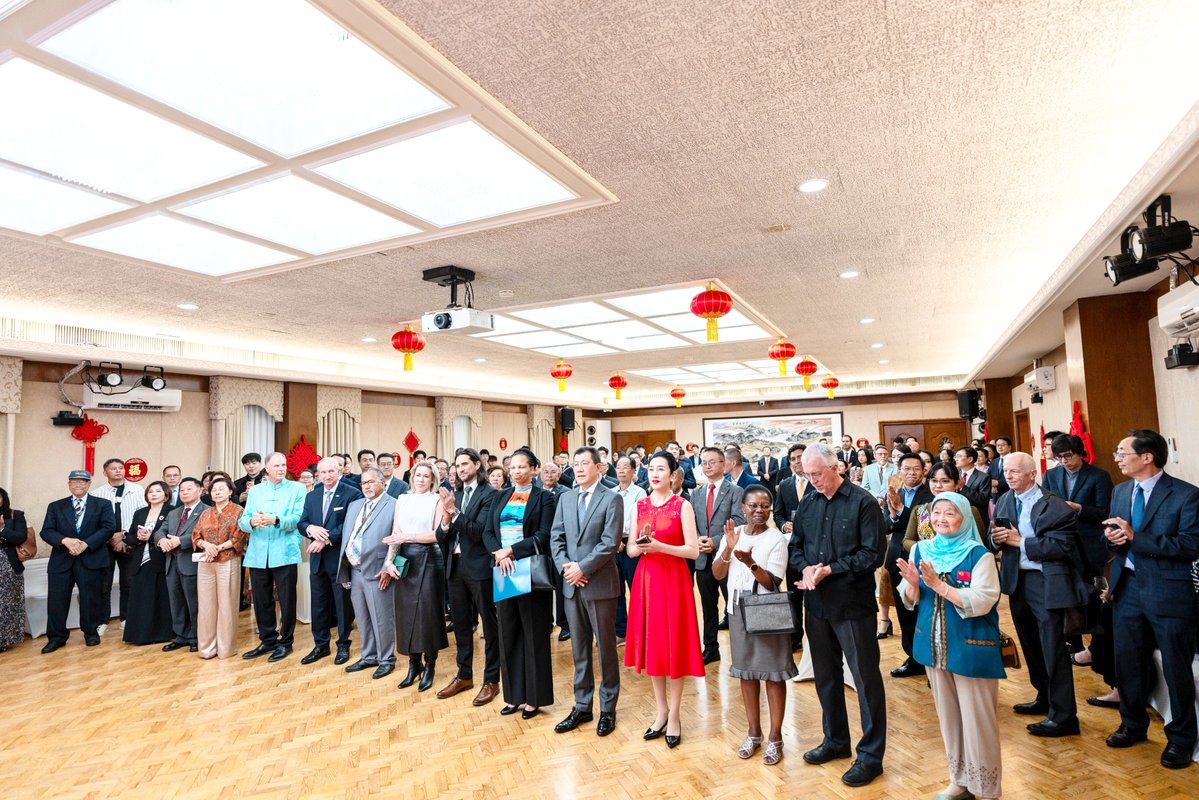 CG_GuoShaochun's tweet photo. Thrilled to host the reception in celebration of the 77th anniversary of the founding of the People's Republic of China - a warm and joyous gathering with more than a hundred guests at the consulate. 

Wish our country great prosperity! ✨✨✨

Cheers to the friendship between the two peoples!🇨🇳🇺🇸🍷