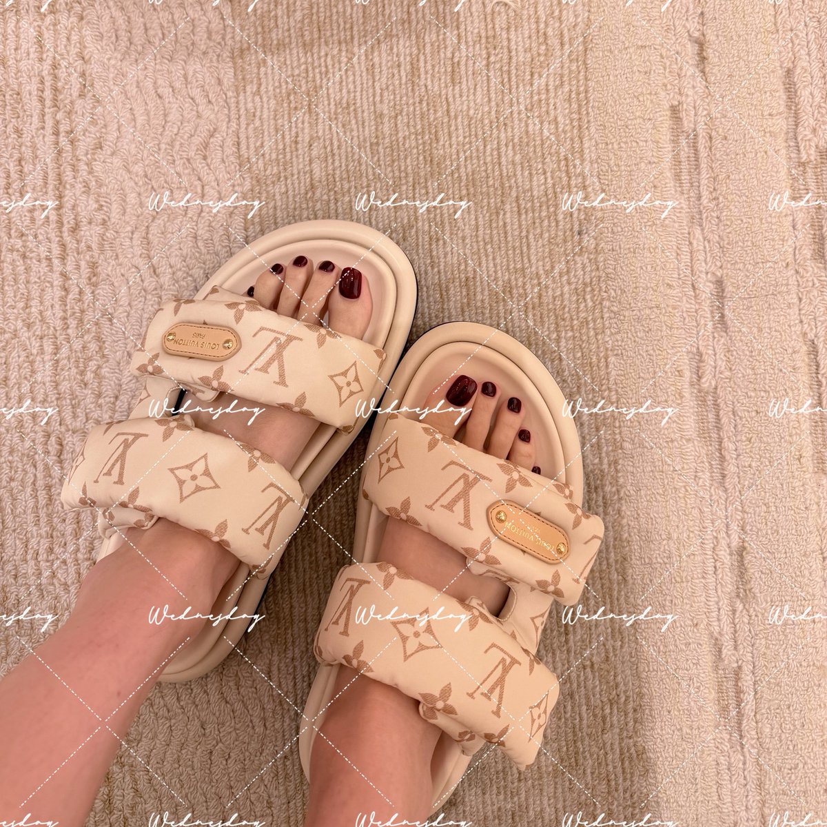 WednesdayQ230's tweet photo. 試穿鞋鞋 好看嗎？ https://t.co/zrK6zW1nLX